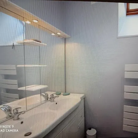 Agreable T2 Avec Petite Cour Privative - 3 Nuits Minimum Holiday home